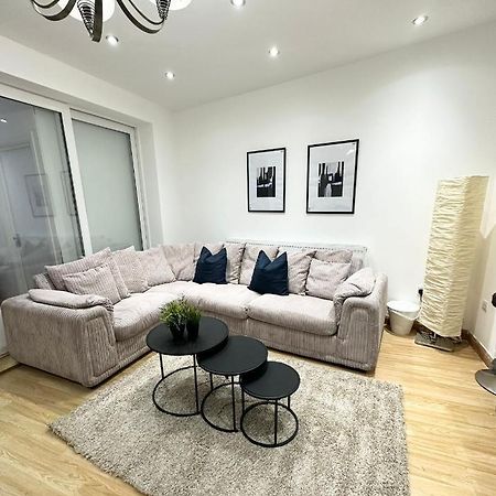 London Charm - Comfortable Room In Spacious House 外观 照片
