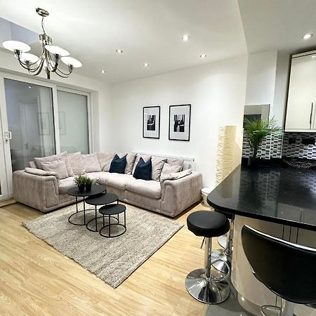 London Charm - Comfortable Room In Spacious House 外观 照片