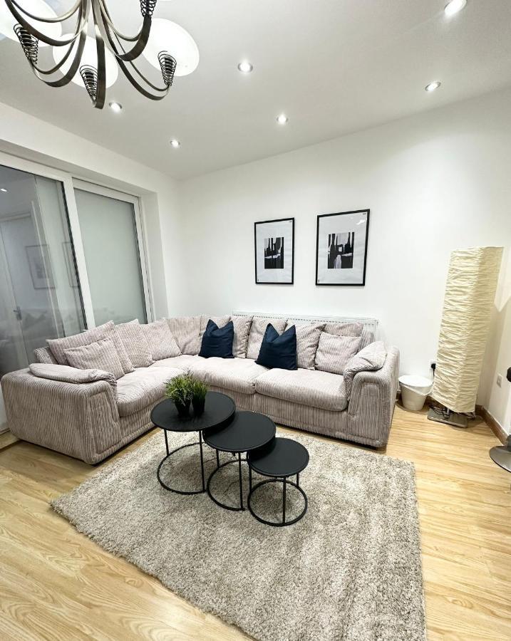 London Charm - Comfortable Room In Spacious House 外观 照片