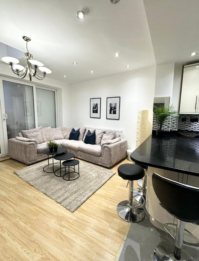 London Charm - Comfortable Room In Spacious House 外观 照片