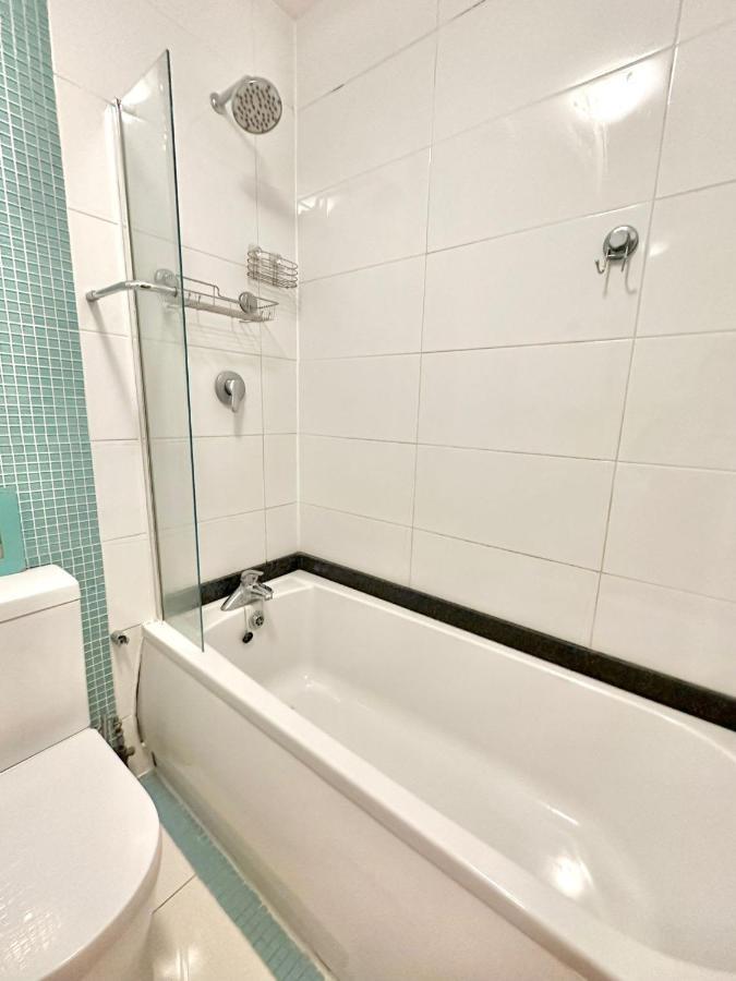 London Charm - Comfortable Room In Spacious House 外观 照片