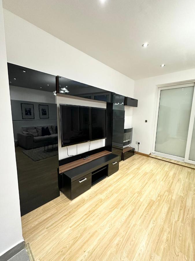London Charm - Comfortable Room In Spacious House 外观 照片